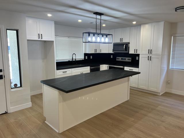 54621 Avenida Herrera, La Quinta CA: https://media.crmls.org/mediaz/88dd6f7d-a4a5-4154-8e9d-4d7949f56479.jpg