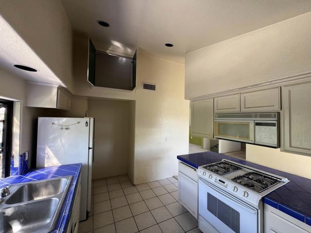 Detail Gallery Image 12 of 24 For 8438 Fanita Dr, Santee,  CA 92071 - 3 Beds | 2 Baths