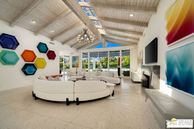 30 Mayfair Drive, Rancho Mirage CA: https://media.crmls.org/mediaz/88dd841b-25bb-44ac-bf0a-53be210409ea.jpg