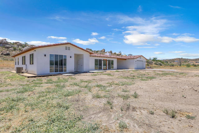 41265 Lakeshore Boulevard, Aguanga CA: https://media.crmls.org/mediaz/88dde721-1538-4959-b985-32cb4594b3e2.jpg
