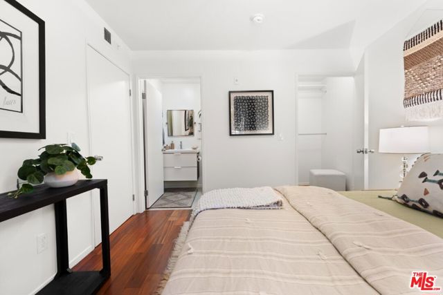 960 Sanborn Avenue, Los Angeles CA: https://media.crmls.org/mediaz/88ddff8d-eb86-4600-8076-17e2f2feceb4.jpg