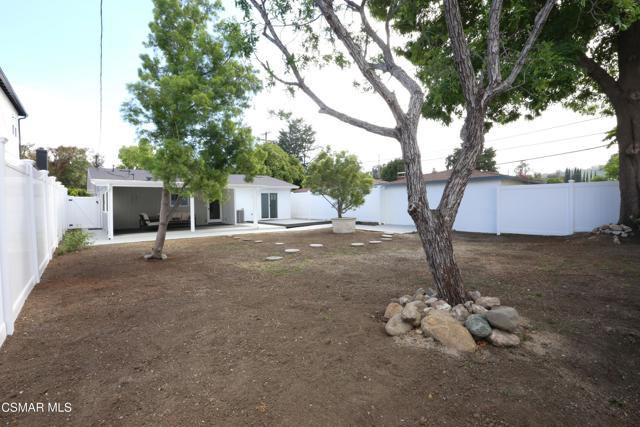 21935 Ybarra Road, Woodland Hills CA: https://media.crmls.org/mediaz/88de9e2a-ddd3-43de-b768-35b93d0845bc.jpg