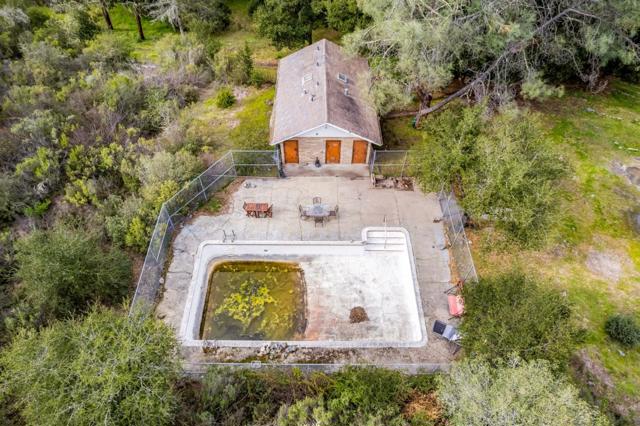 28750 Underwood Road, Salinas CA: https://media.crmls.org/mediaz/88decda3-e876-44e2-b91e-e2cda52c1f56.jpg