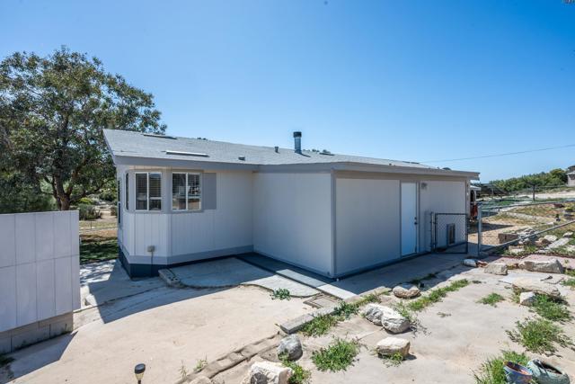 1525 Tea Rose Lane, Jacumba CA: https://media.crmls.org/mediaz/88df8a46-b769-4958-96e8-e8cf2914bbd2.jpg