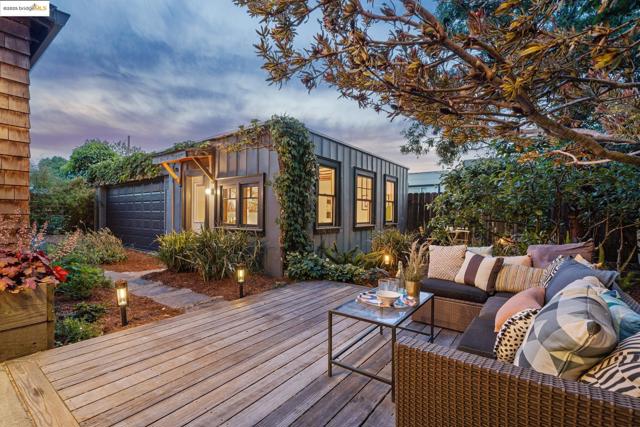 1350 Curtis St, Berkeley CA: https://media.crmls.org/mediaz/88e00e47-06f2-434f-badf-de6570c8f77c.jpg