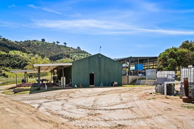 14224 Old Cole Grade Road, Pauma Valley CA: https://media.crmls.org/mediaz/88e015ff-a156-45f6-91f8-357730dbd50f.jpg