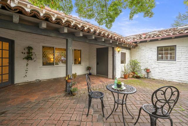 3691 Laguna Avenue, Palo Alto CA: https://media.crmls.org/mediaz/88e244a5-bda8-410d-9548-9ab7666ca80c.jpg