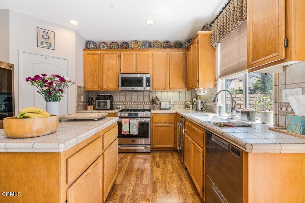 https://media.crmls.org/mediaz/88e27f4d-3066-4a4a-a930-2fa2f446b8da.jpg?preset=X-Large