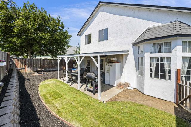 1860 Concannon Dr, Oakley CA: https://media.crmls.org/mediaz/88e2a7c3-81de-488f-bb4e-c60f32c340b3.jpg