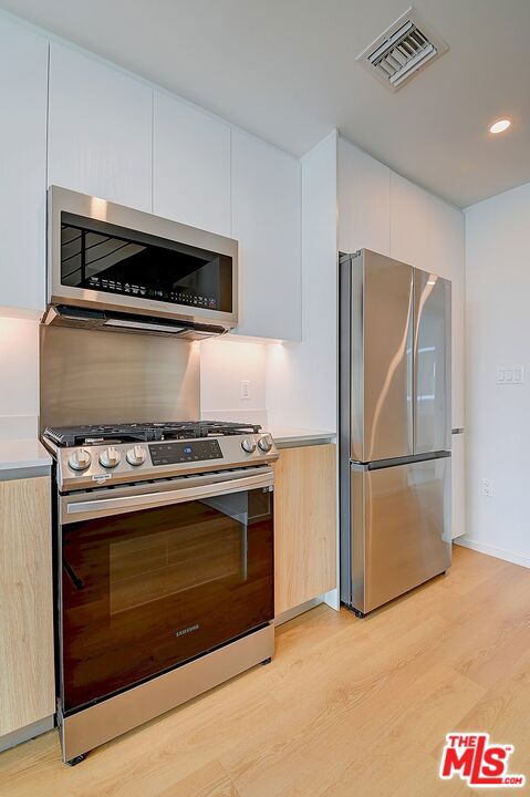 200 W Ocean Boulevard, Long Beach CA: https://media.crmls.org/mediaz/88e2e790-6cf5-4fa2-ae6f-eae0448eca70.jpg