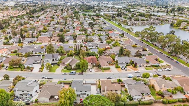 578 Seahorse Lane, Redwood City CA: https://media.crmls.org/mediaz/88e313ab-8531-4e58-9c42-d086ae35f1f1.jpg