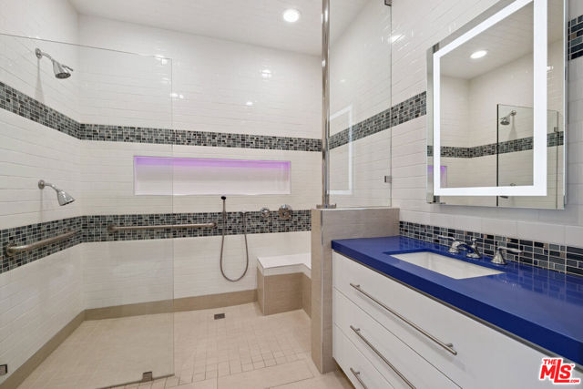 18141 Green Meadow Drive, Encino CA: https://media.crmls.org/mediaz/88e321eb-b4f5-4152-b759-573be3a377f6.jpg