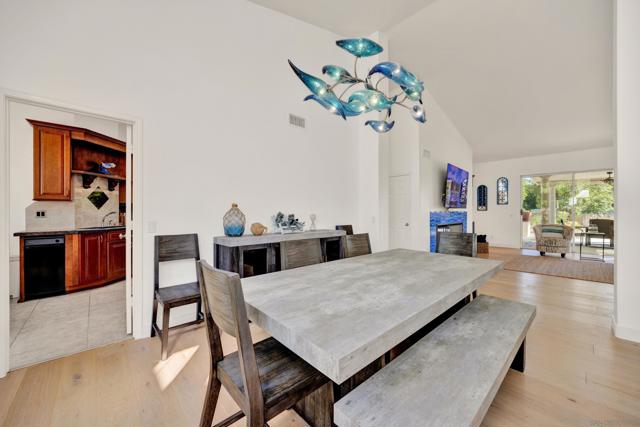 14265 Sandhill Rd, Poway CA: https://media.crmls.org/mediaz/88e40da4-ee14-4880-9b57-7c53430381ef.jpg