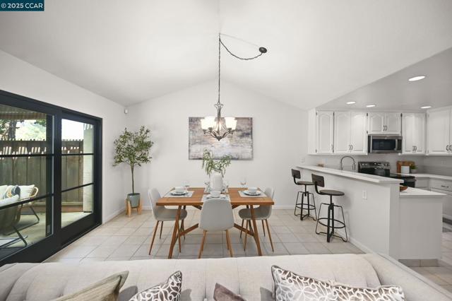 2120 Shady Creek Pl, Danville CA: https://media.crmls.org/mediaz/88e4285c-e845-4ddf-8f30-e5d681c3c124.jpg