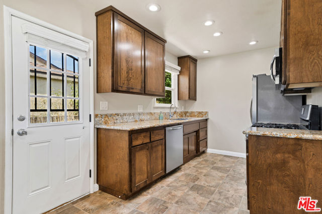 13012 WOODCOCK Avenue photo 8