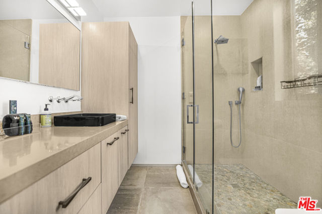 5304 Louise Avenue, Encino CA: https://media.crmls.org/mediaz/88e49a92-8610-4088-9dae-5a5f0a887473.jpg