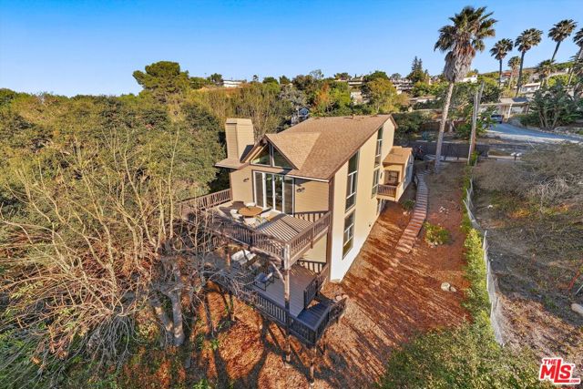 827 Cheltenham Road, Santa Barbara CA: https://media.crmls.org/mediaz/88e4d4dd-4004-41c4-8158-0cb83edc8034.jpg