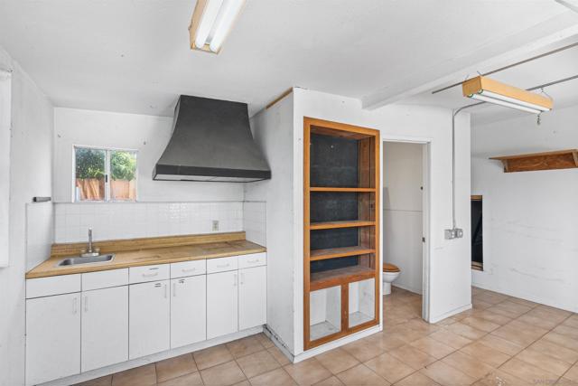 719 Marsolan Ave, Solana Beach CA: https://media.crmls.org/mediaz/88e52343-6dab-4c65-ad18-b2148332c6c3.jpg