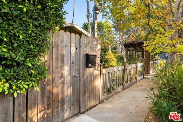 808 Venezia Avenue photo 3