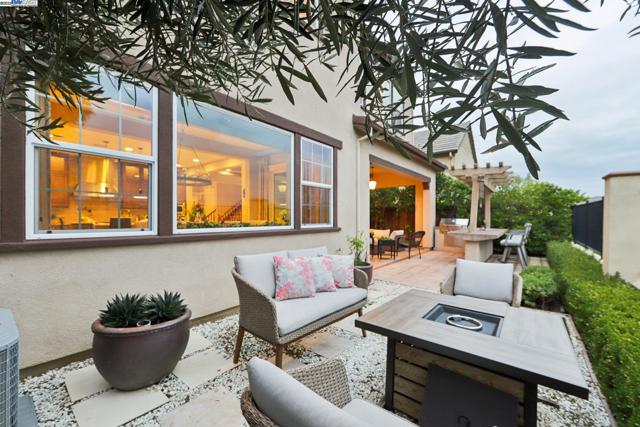 3885 Highpointe Ct, Dublin CA: https://media.crmls.org/mediaz/88e55406-8e1e-4741-9fce-4213dbbf0dab.jpg