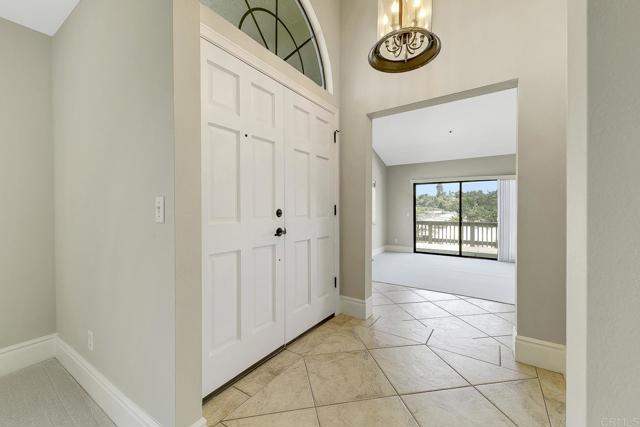Detail Gallery Image 14 of 61 For 1515 Monte Vista Dr, Vista,  CA 92084 - 4 Beds | 2/1 Baths