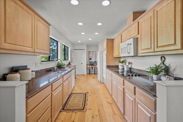 50 Horgan Avenue, Redwood City CA: https://media.crmls.org/mediaz/88e571ef-9a32-4efc-b78f-8c7bf31ebc70.jpg