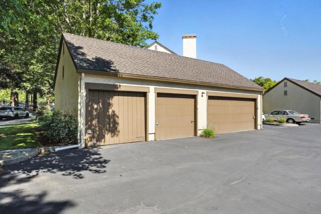 2074 Foxhall Loop, San Jose CA: https://media.crmls.org/mediaz/88e58934-4918-416c-bf8f-2c917f193c82.jpg