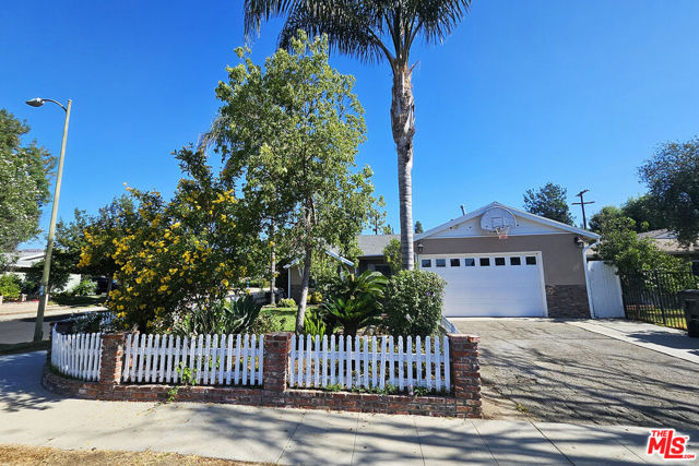 22957 Stagg Street, West Hills CA: https://media.crmls.org/mediaz/88e592cc-484b-47e6-94ee-fc49ad6fb0c1.jpg