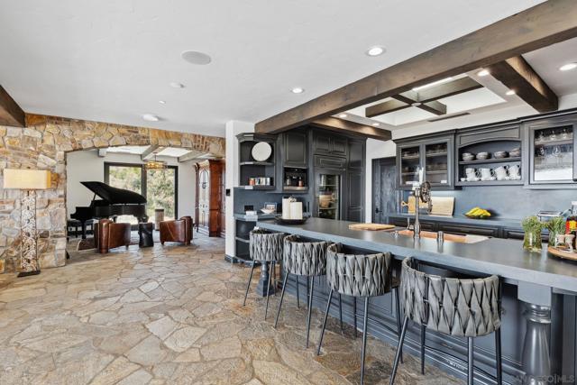 5653 Linea Del Cielo, Rancho Santa Fe CA: https://media.crmls.org/mediaz/88e5bcea-d3e4-46b0-9027-bc6c9189c9dc.jpg