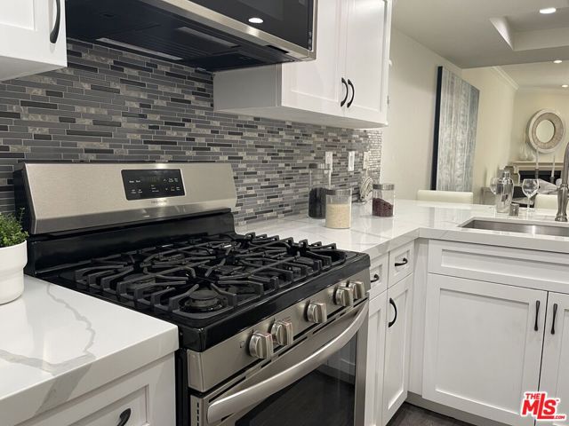 11119 CAMARILLO Street, 102 photo 2
