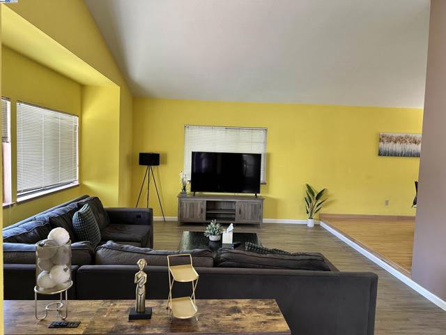 Image 2 of 38 For 293 Saybrook Way