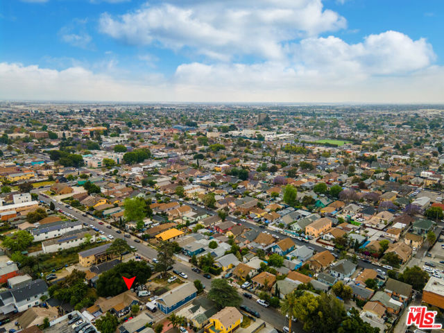679 E 41st Place, Los Angeles CA: https://media.crmls.org/mediaz/88e5e95d-2b02-432e-9d1a-7de9aa4f235a.jpg