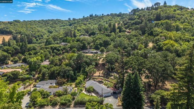 3363 Springhill Rd, Lafayette CA: https://media.crmls.org/mediaz/88e6289a-722a-43b9-b57a-5ad7bfa61c27.jpg