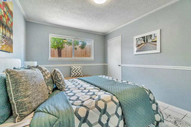 6013 Green Glen Way, Sacramento CA: https://media.crmls.org/mediaz/88e6318a-0431-44f5-9ee2-9809f19427cf.jpg