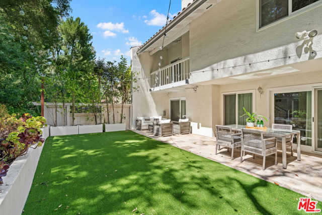 2771 Claray Drive, Los Angeles CA: https://media.crmls.org/mediaz/88e6cfea-d351-4929-8943-eb23f07d5550.jpg