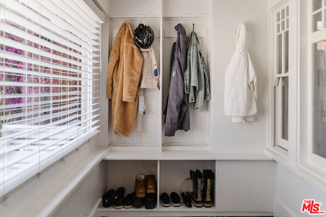 224 San Juan Avenue, Venice CA: https://media.crmls.org/mediaz/88e6ffb8-5dc7-4df2-9598-f69622270bf8.jpg