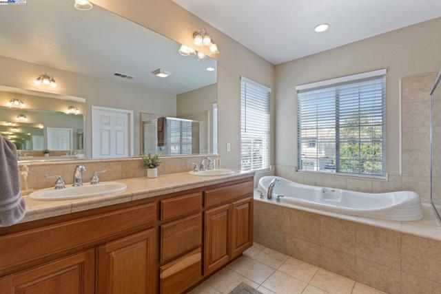 6454 Green Castle Cir, Discovery Bay CA: https://media.crmls.org/mediaz/88e8ccd2-7589-42b9-8239-ed2a1349c0ae.jpg