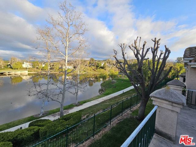 290 Ridgeton Lane, Simi Valley CA: https://media.crmls.org/mediaz/88e8dddc-d272-4ced-bfdd-dbed4d093272.jpg
