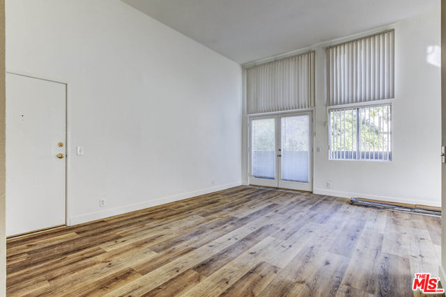 22705 Del Valle Street, 8 photo 9