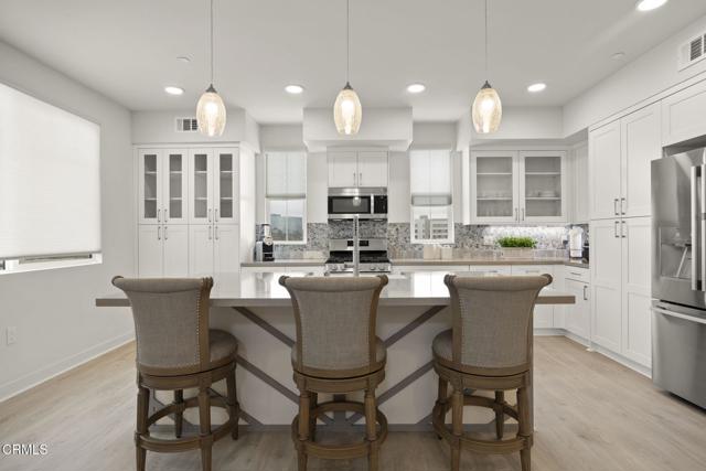 Detail Gallery Image 1 of 50 For 2850 Wagon Wheel Rd #302,  Oxnard,  CA 93036 - 3 Beds | 2/1 Baths