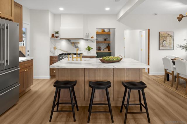 1091 Lincoln Ave, San Diego CA: https://media.crmls.org/mediaz/88e9b3b3-cec8-4ed9-a593-9909719347ea.jpg