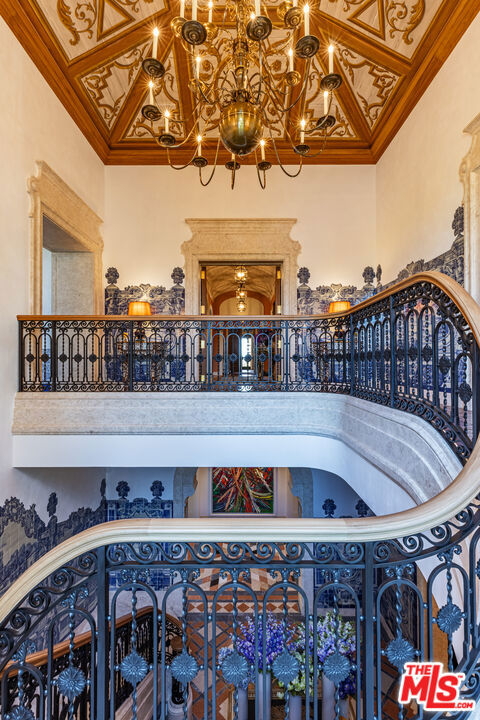 https://media.crmls.org/mediaz/88ea2a1a-3260-4c76-8a09-a78440f54ec7.jpg?preset=X-Large