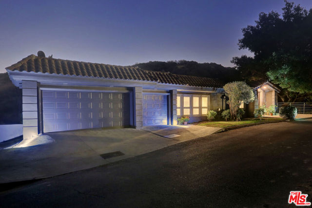 3636 Camino De La Cumbre, Sherman Oaks CA: https://media.crmls.org/mediaz/88ea3641-3c18-413d-b742-f6ad269c8257.jpg