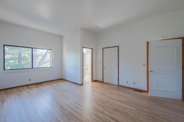 3587 Eastfield Court, Carmel CA: https://media.crmls.org/mediaz/88ea37d6-0fe3-4003-b93b-d55e1f8b47ae.jpg