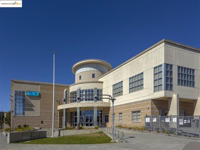 1130 Richmond ST, El Cerrito CA: https://media.crmls.org/mediaz/88eaaf52-5e86-4e1b-97b3-23c29663ad0d.jpg