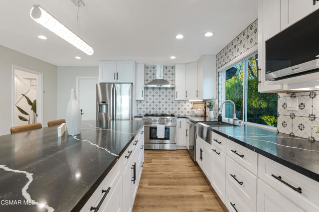568 Bristol Avenue, Simi Valley CA: https://media.crmls.org/mediaz/88eac2c0-4edc-47c5-a649-9188bcb1aa1c.jpg
