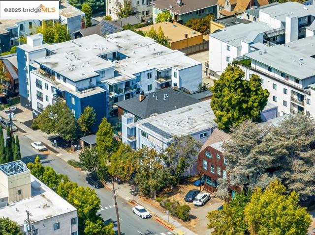 2741 Dwight Way, Berkeley CA: https://media.crmls.org/mediaz/88eaeb6f-7b2e-4ac8-870f-8421560f8aed.jpg