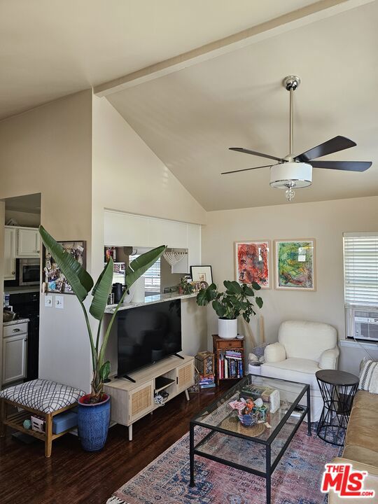 602 Obispo Avenue, Long Beach CA: https://media.crmls.org/mediaz/88eaf5c4-6fbc-4778-863e-d512f001518d.jpg