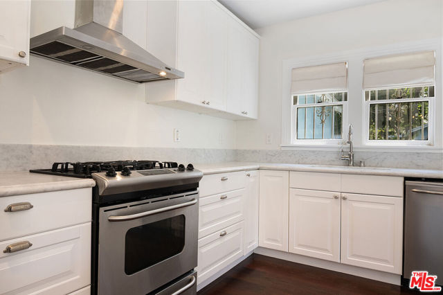 720 N Ogden Drive, Los Angeles CA: https://media.crmls.org/mediaz/88eaf677-17ff-42fd-8690-b43acf618136.jpg
