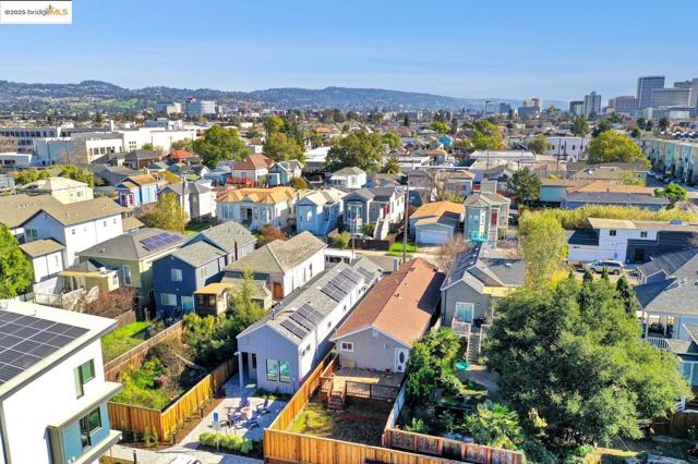 2419 Linden St, Oakland CA: https://media.crmls.org/mediaz/88eb15ec-06d4-443b-b257-0b349a3b5536.jpg